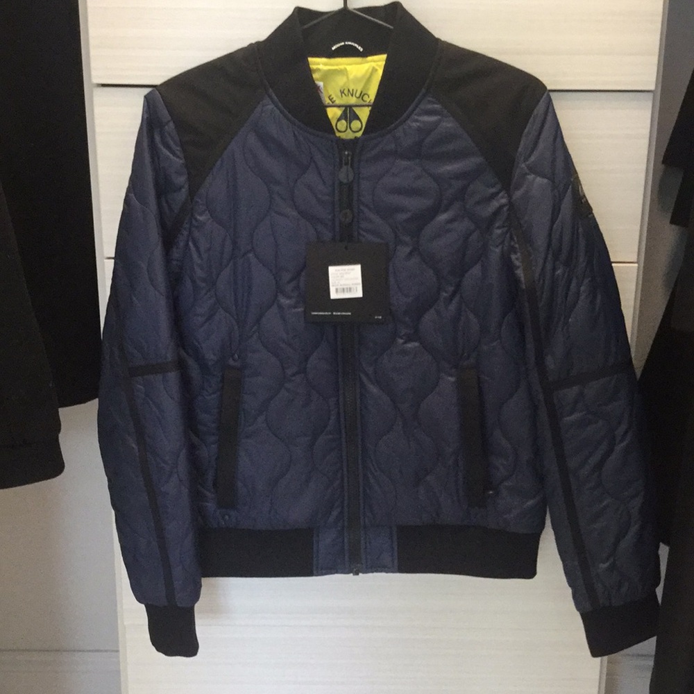 Moose knuckles navy quilted bomber